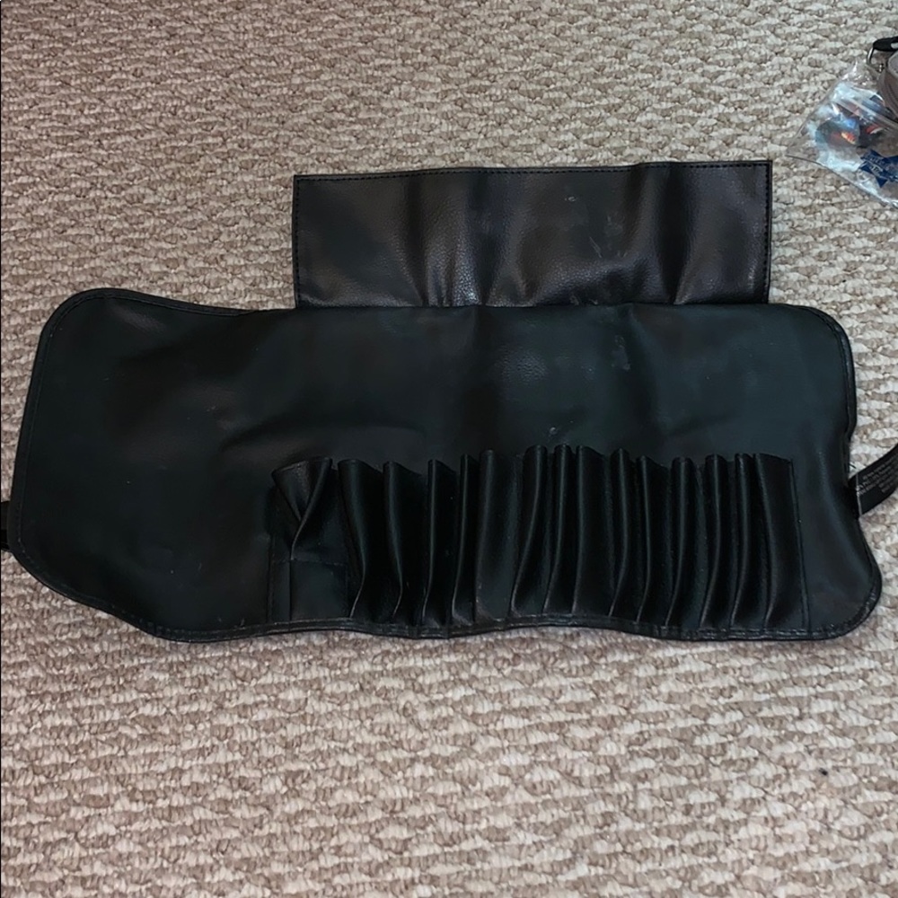 Make up brushes holder